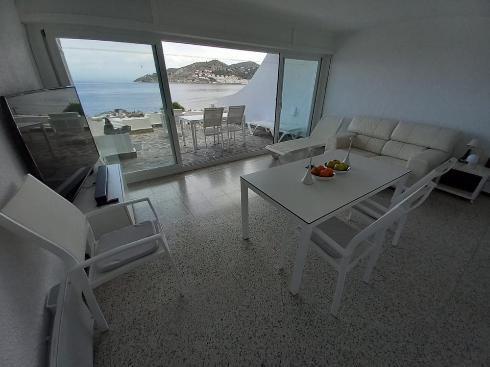 Natural landscape, View (from property/room), Balcony/Terrace, Living room, Dining area, Sea view