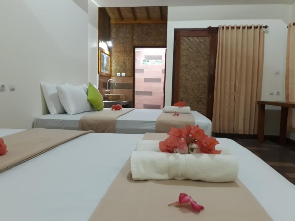 Bed, Bedroom, towels