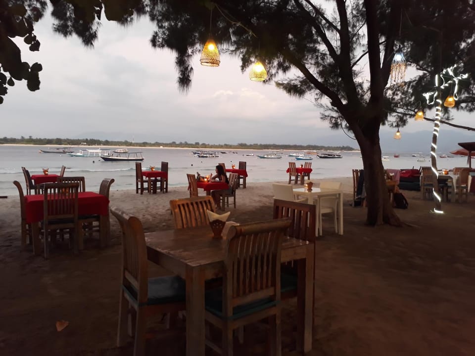 Restaurant/places to eat, Beach, Sea view