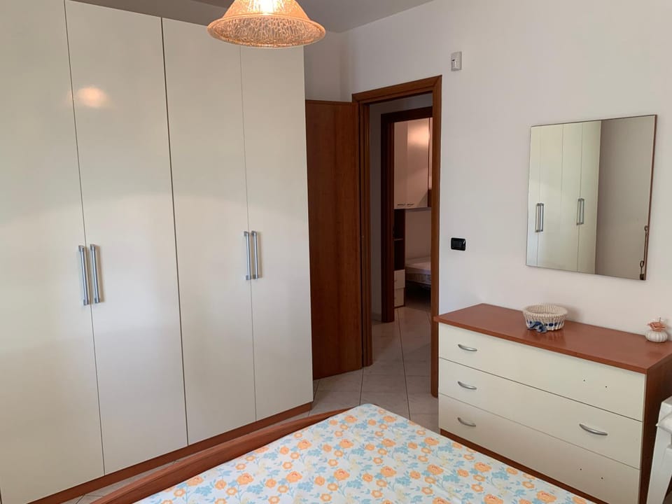 Bedroom, wardrobe