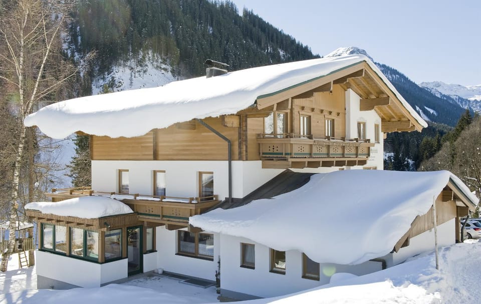 Facade/entrance, Winter
