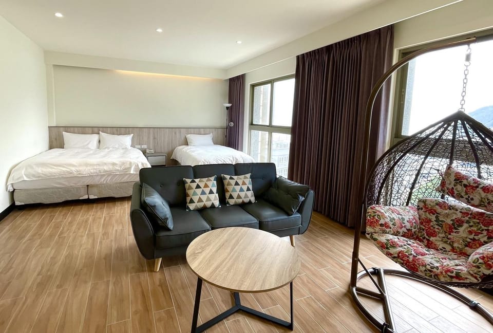 Bed, Living room, Photo of the whole room, Seating area, Bedroom