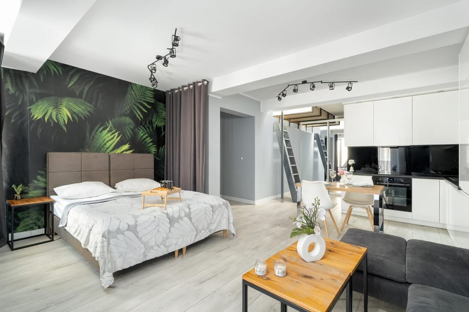 Bed, TV and multimedia, Kitchen or kitchenette, Living room, Photo of the whole room, Seating area, Evening entertainment, Bedroom, towels, wardrobe