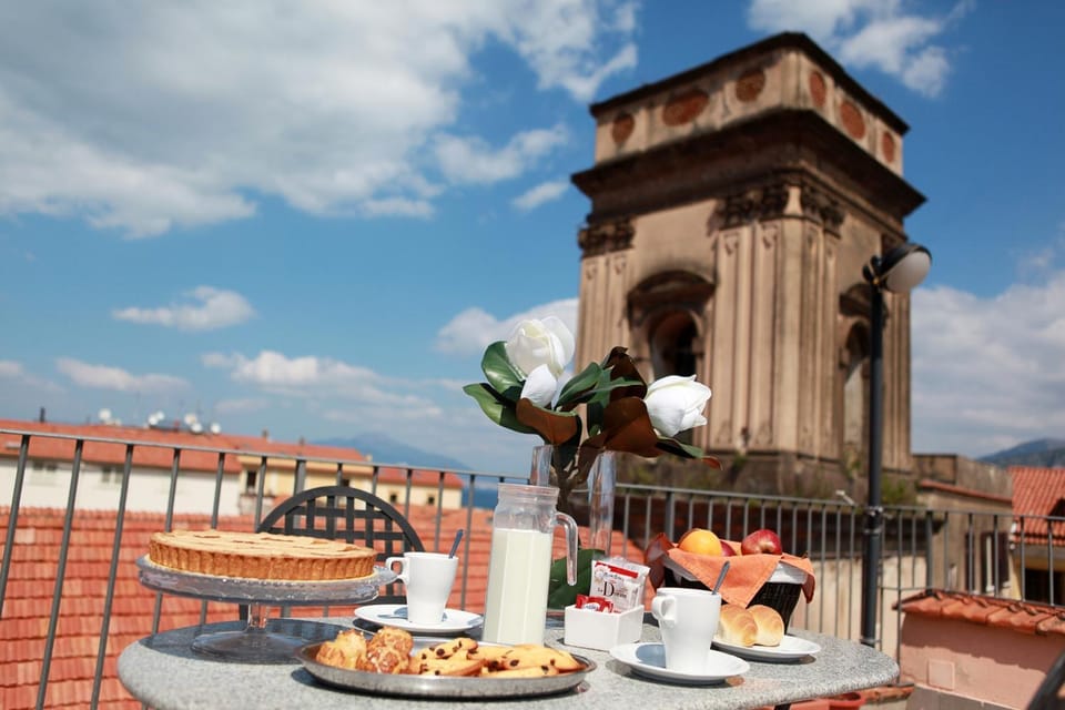 View (from property/room), Balcony/Terrace, Food, City view, Landmark view, Breakfast, Continental breakfast, Buffet breakfast, Drinks