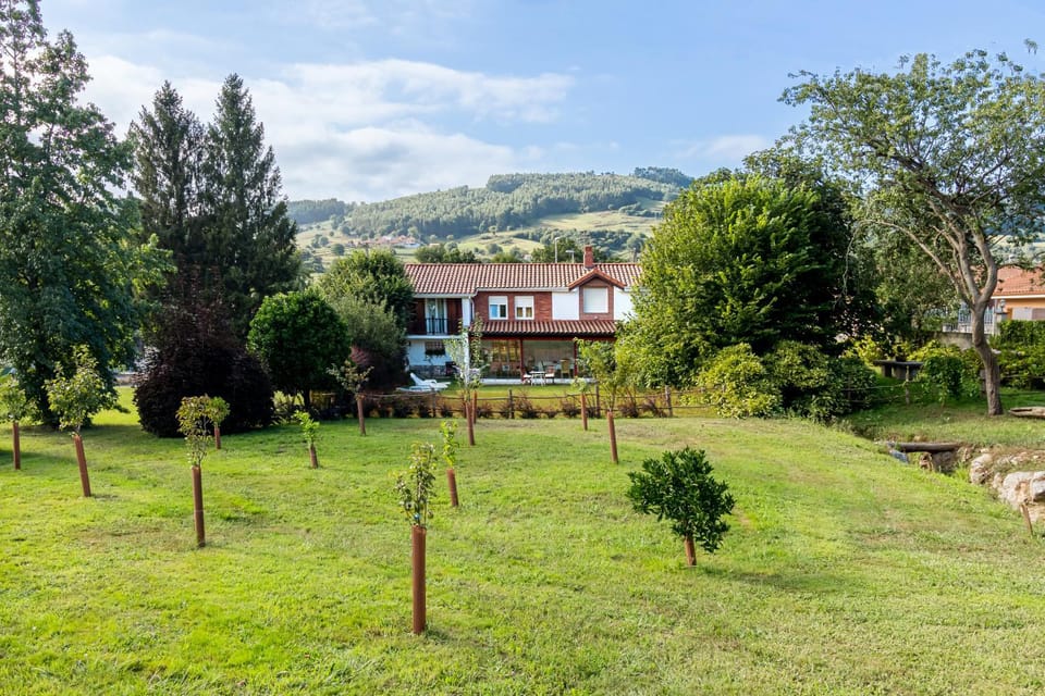 Property building, Natural landscape, Garden, Garden view, Mountain view