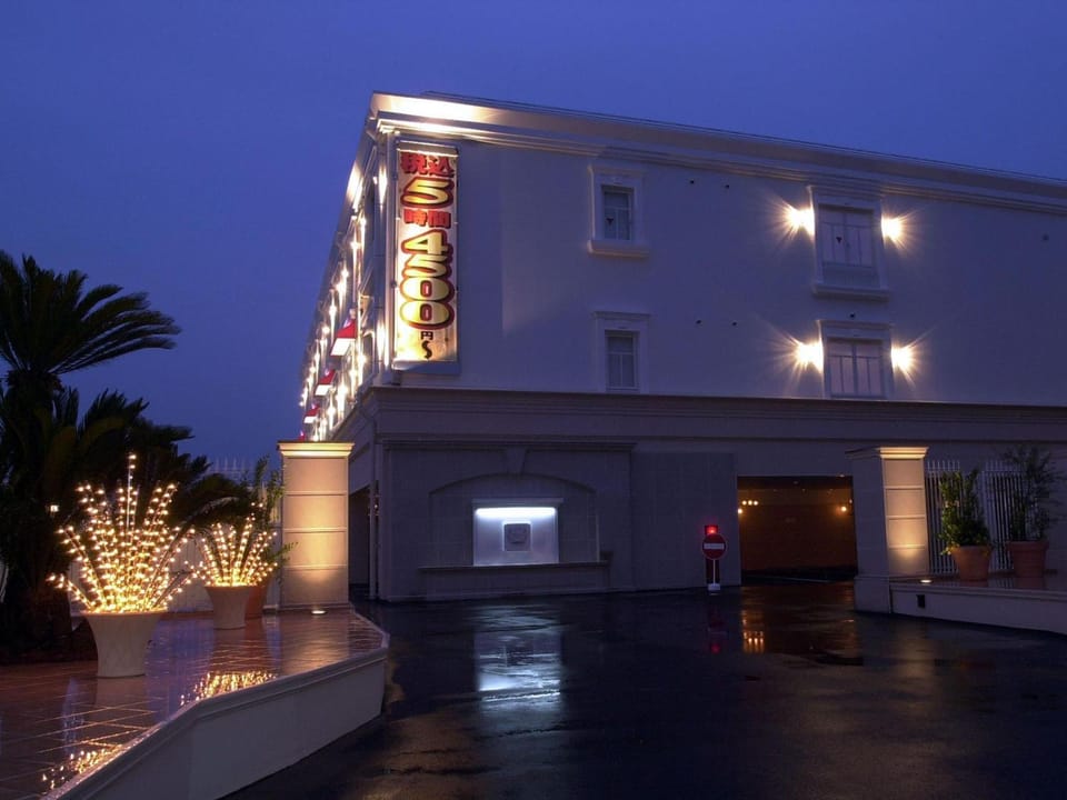 Facade/entrance, Night