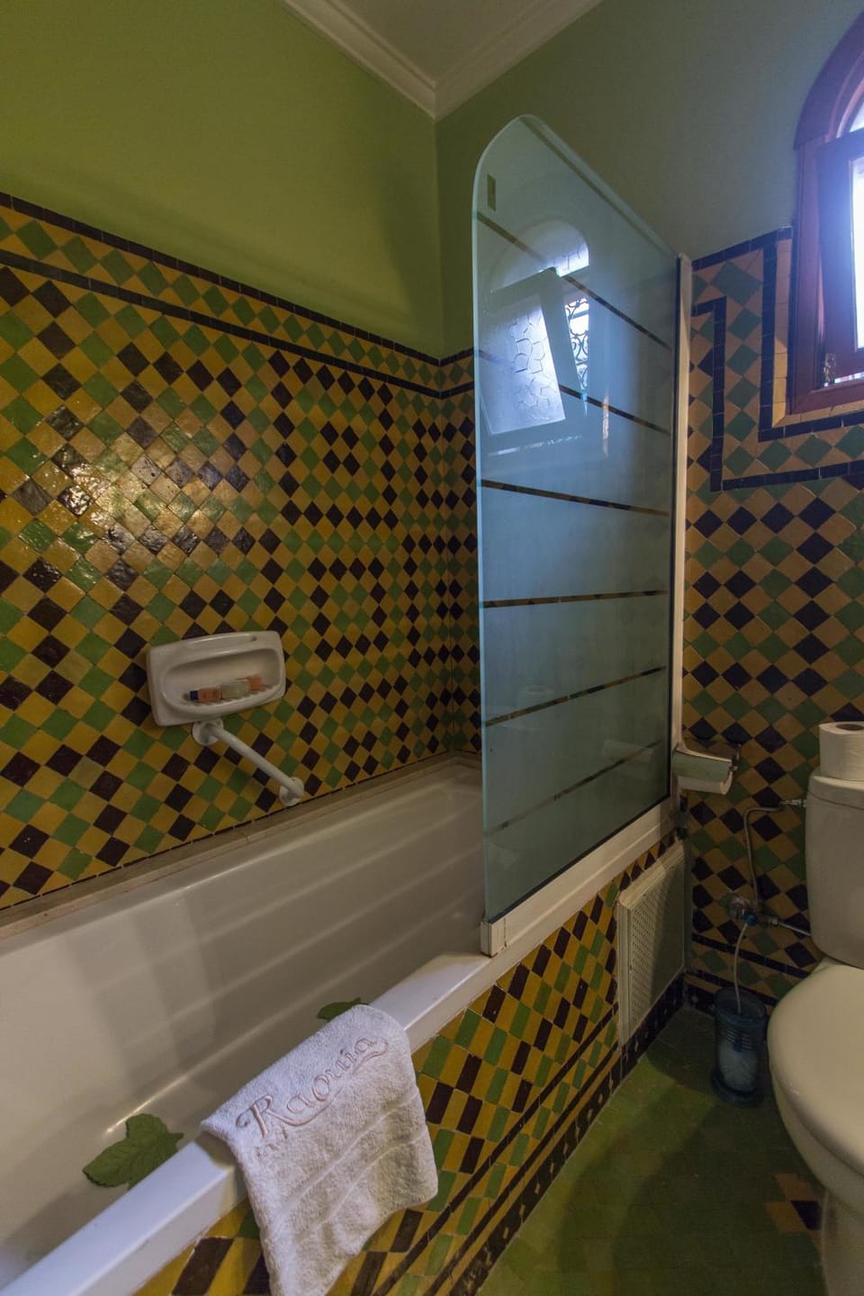Shower, Toilet, Bathroom, Bath, towels