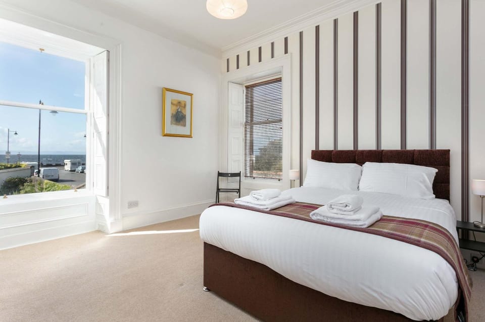 Sea Breeze - Donnini Apartments House in Ayr