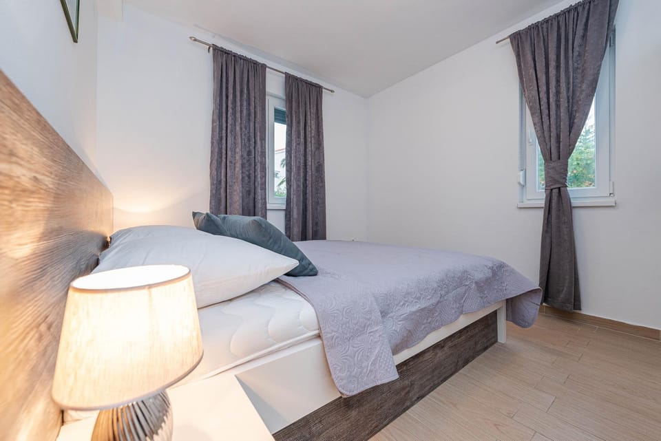 Star 4. modern & centrally located ap. for 6 Apartment in Novalja