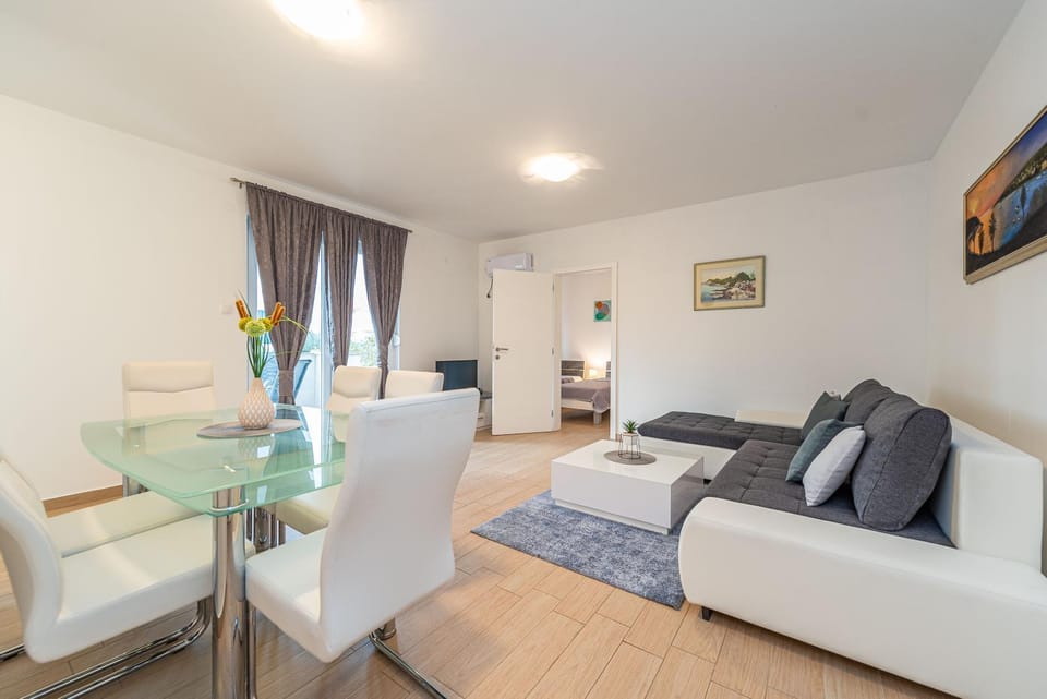 Star 4. modern & centrally located ap. for 6 Apartment in Novalja