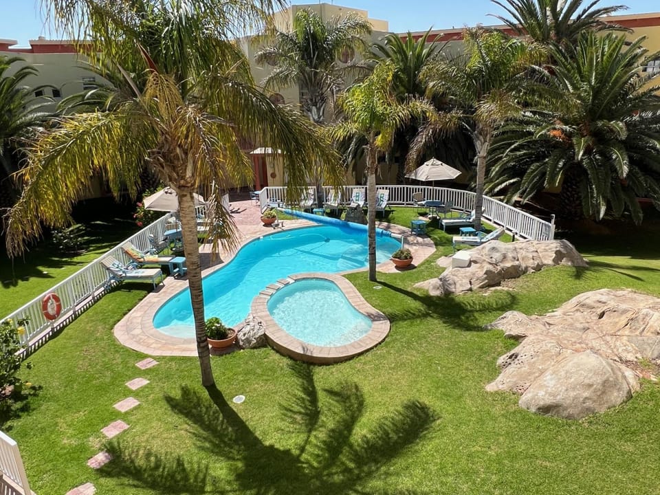 Garden, Swimming pool