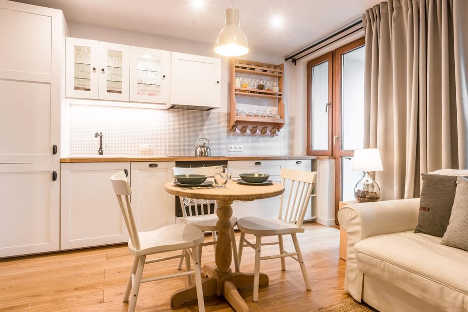 Kitchen or kitchenette, Living room, Seating area, Dining area, Communal kitchen