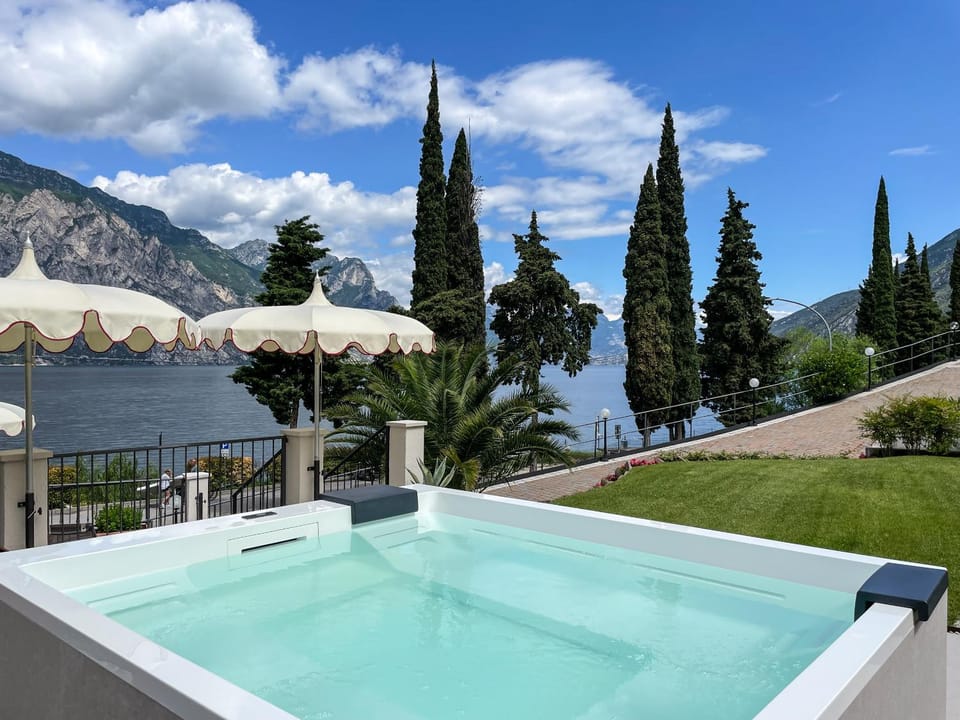 Hot Tub, Lake view