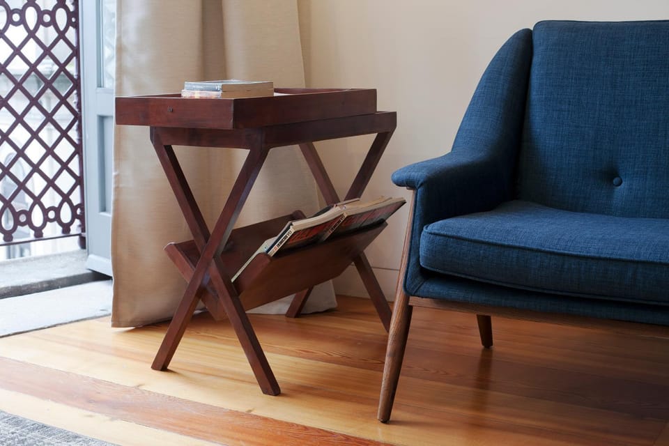 Photo of the whole room, Decorative detail