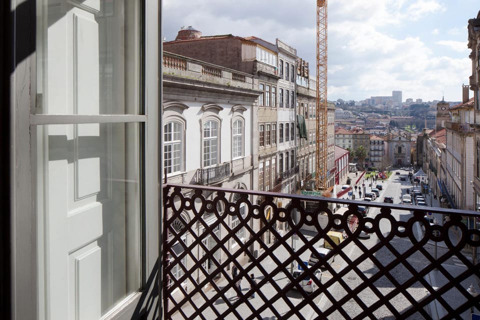 Photo of the whole room, Bedroom, City view