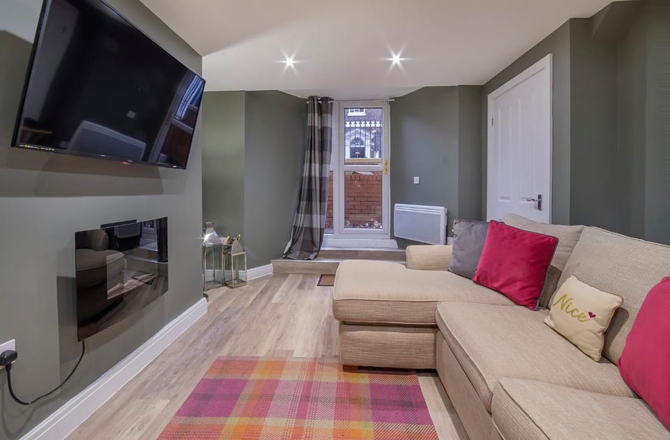 Facade/entrance, TV and multimedia, Living room