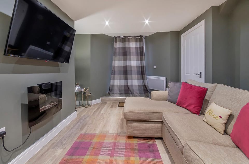 Living room, Photo of the whole room
