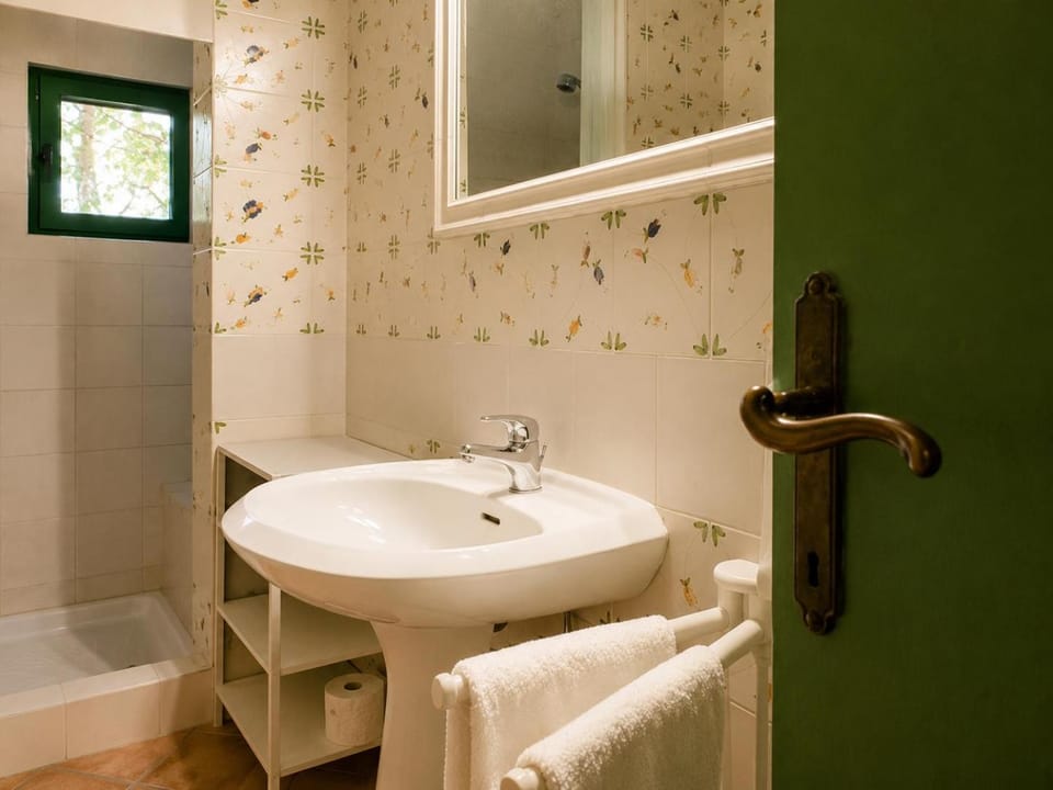 Shower, Bathroom, towels