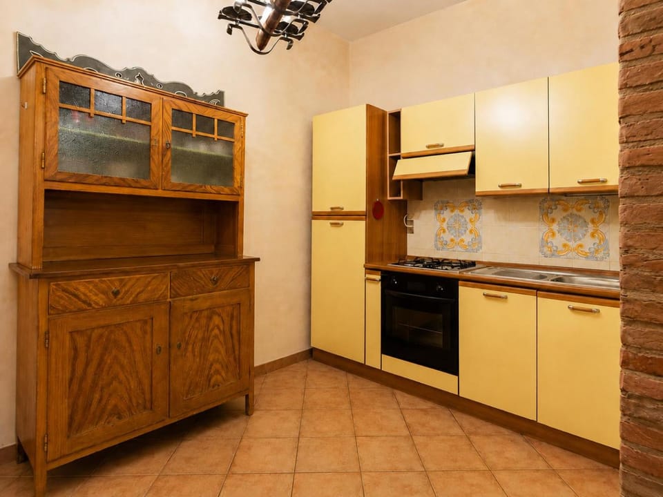 Kitchen or kitchenette, oven, pet friendly, stove