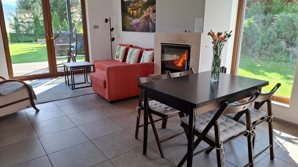 Living room, Dining area, fireplace
