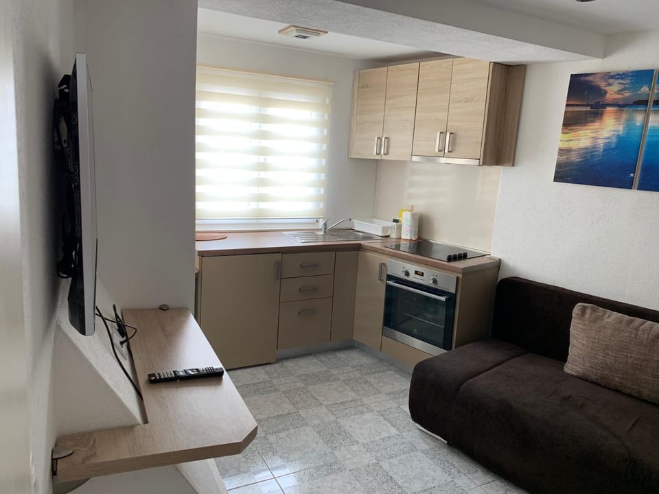 Kitchen or kitchenette, Living room, Dining area