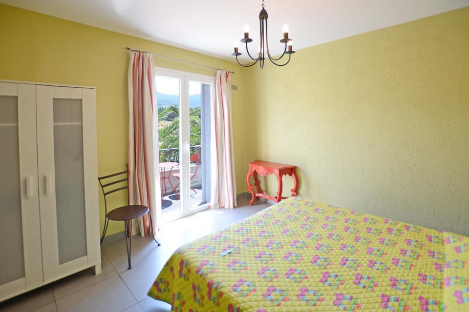 Day, Photo of the whole room
