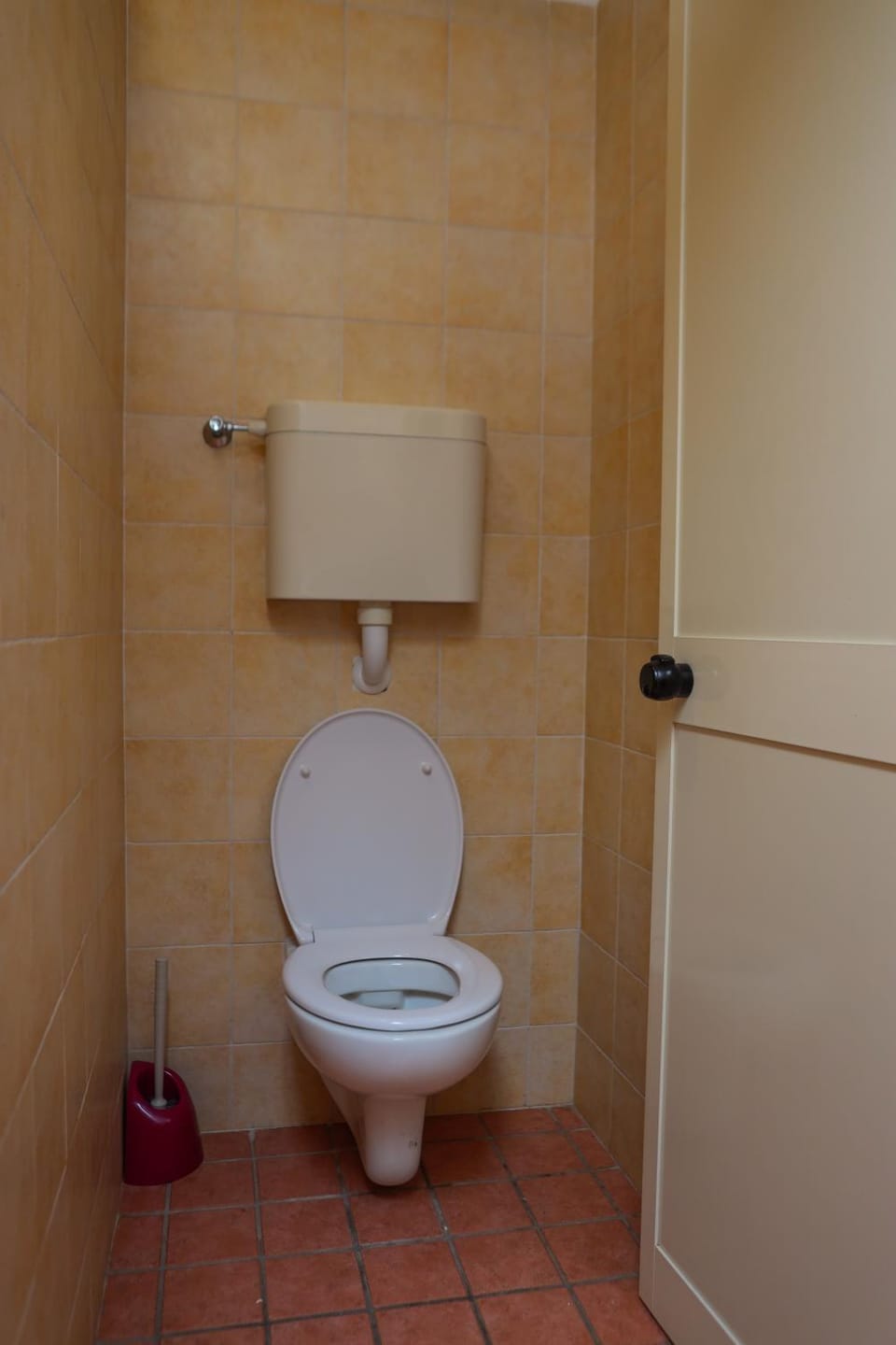 Toilet, Bathroom, Internal: Not applicable to any particular room