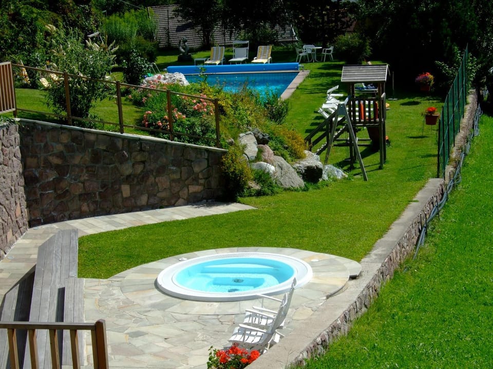Hot Tub, Swimming pool
