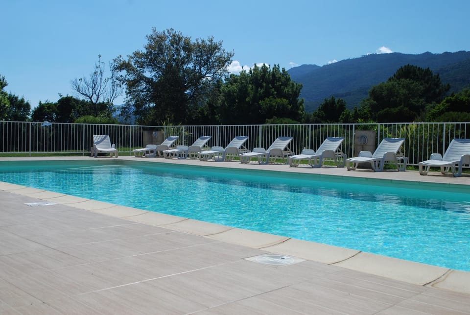 Day, Pool view