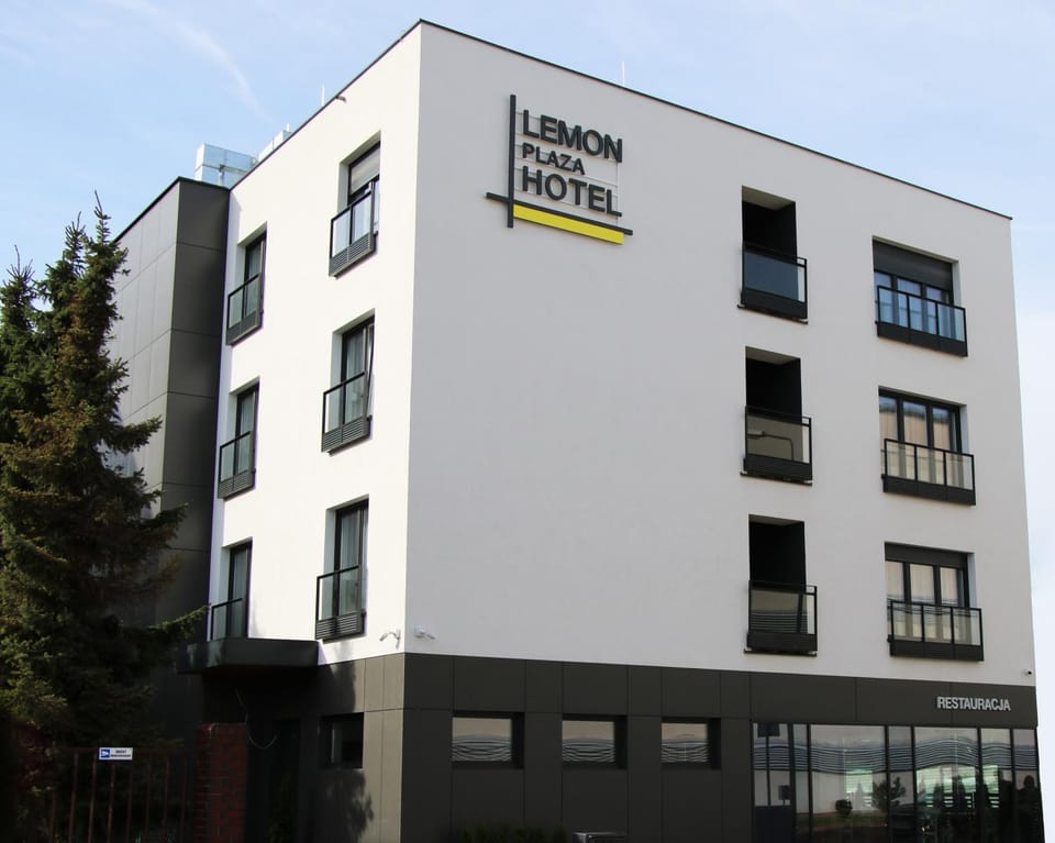 Property building, Staff, Restaurant/places to eat, Facade/entrance, Spring, People, Winter, Summer, Floor plan, Autumn, On site, Guests, Area and facilities, Seasons, children, young children, older children, group of guests, Family