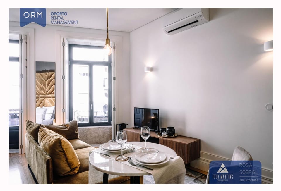 TV and multimedia, Balcony/Terrace, Living room, Photo of the whole room, Decorative detail, Dining area