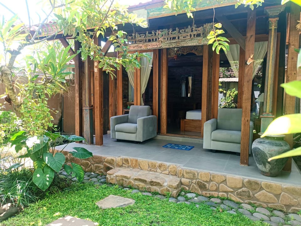 Property building, Garden, Garden, Balcony/Terrace, Seating area