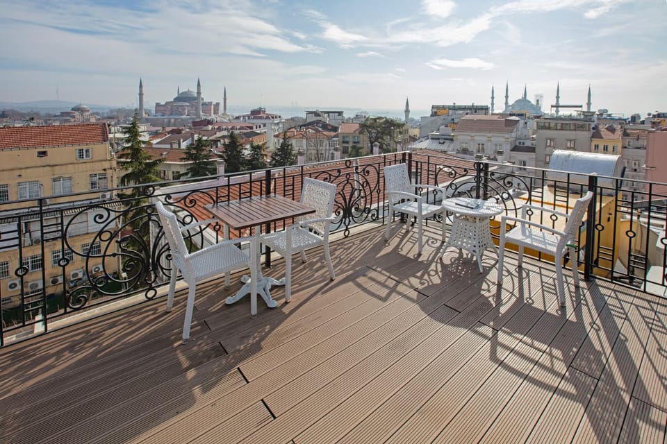 Balcony/Terrace, Area and facilities
