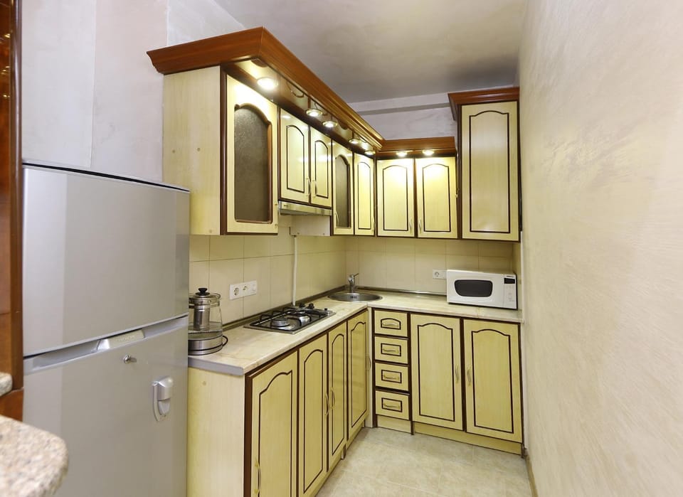 Coffee/tea facilities, Kitchen or kitchenette, microwave, stove