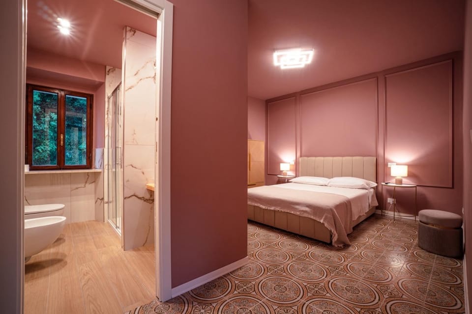 Bed, Bathroom, Photo of the whole room, Bedroom