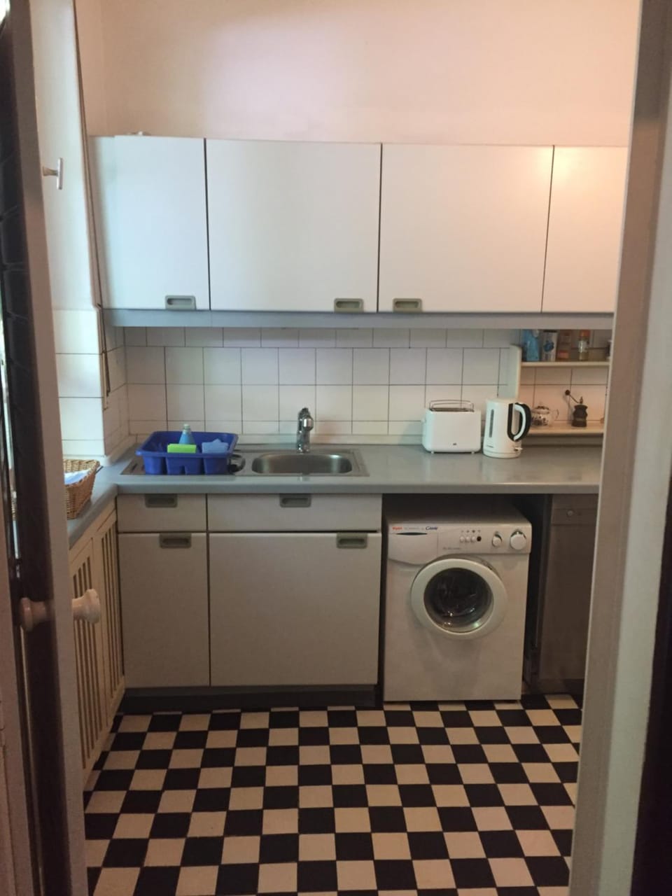 Kitchen or kitchenette, dishwasher, washing machine