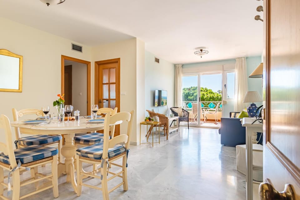 Lounge or bar, Dining area