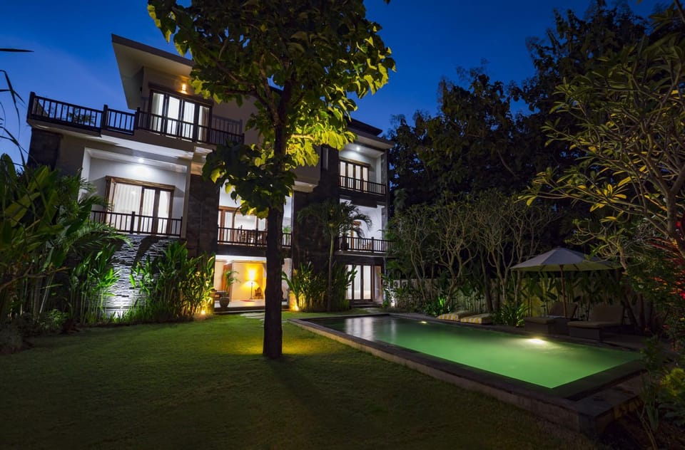 Property building, Patio, Night, BBQ facilities, Garden, Balcony/Terrace, Garden view, Pool view, Swimming pool, Sunset