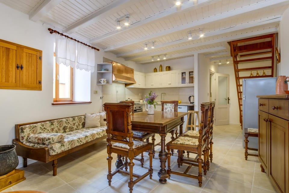 Kitchen or kitchenette, Living room, Dining area
