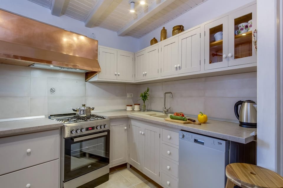 Kitchen or kitchenette, Food and drinks