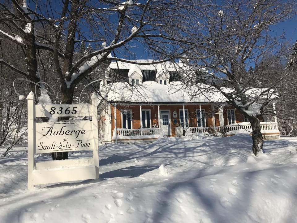 Property building, Facade/entrance, Winter