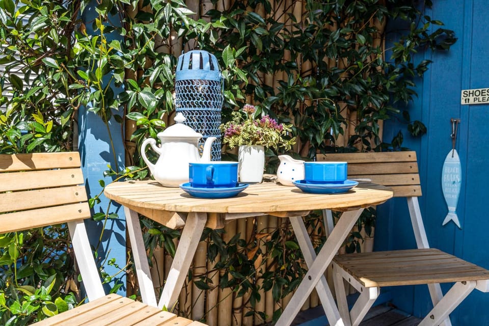 Patio, Day, Garden, Dining area, Garden view