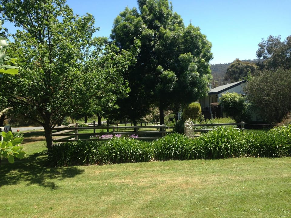 Yarra Glen Bed & Breakfast Bed and Breakfast in Yarra Glen