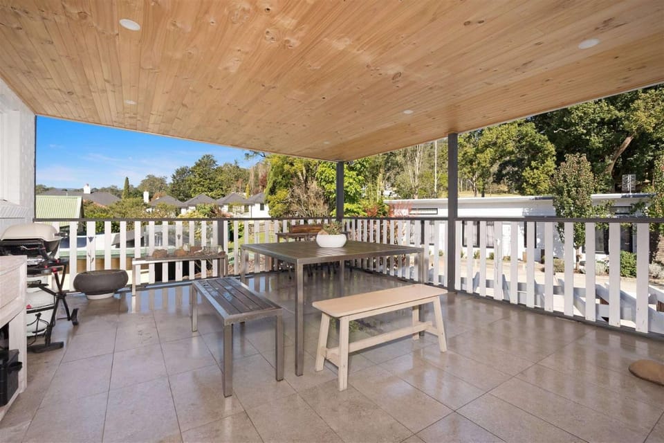 Myrtle Tree Lodge Leaves, Kangaroo Valley House in Kangaroo Valley