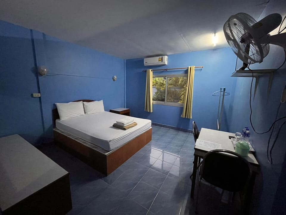 Property building, Photo of the whole room, Bedroom