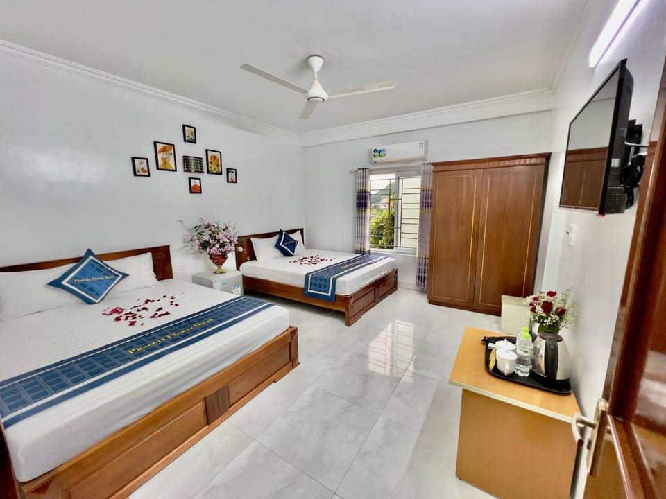 Bed, TV and multimedia, Photo of the whole room, Bedroom, fireplace, wardrobe