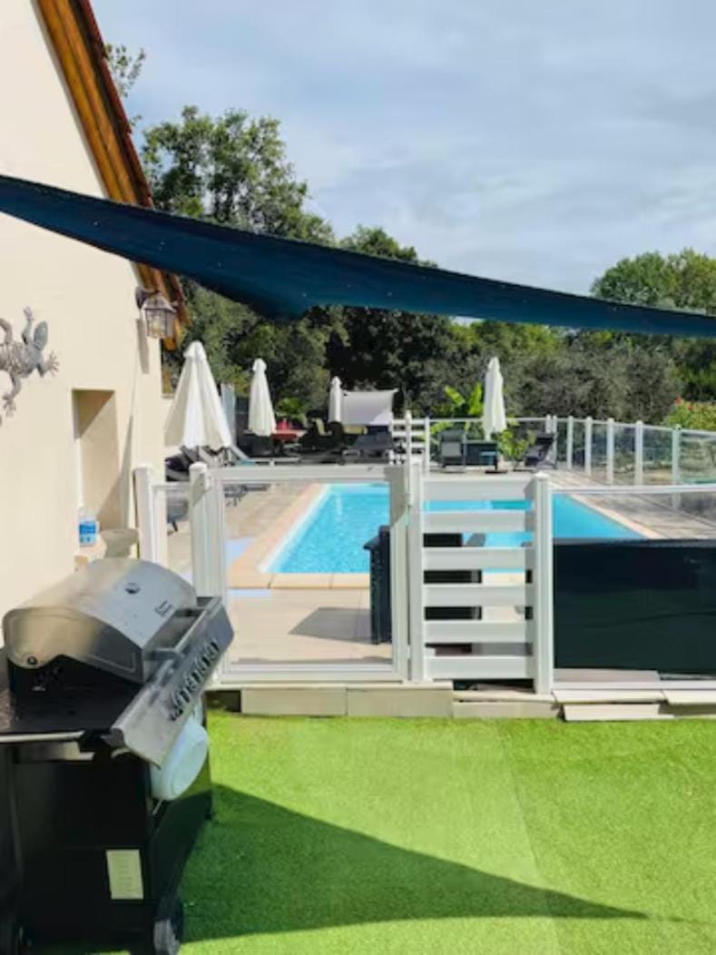 BBQ facilities, Swimming pool
