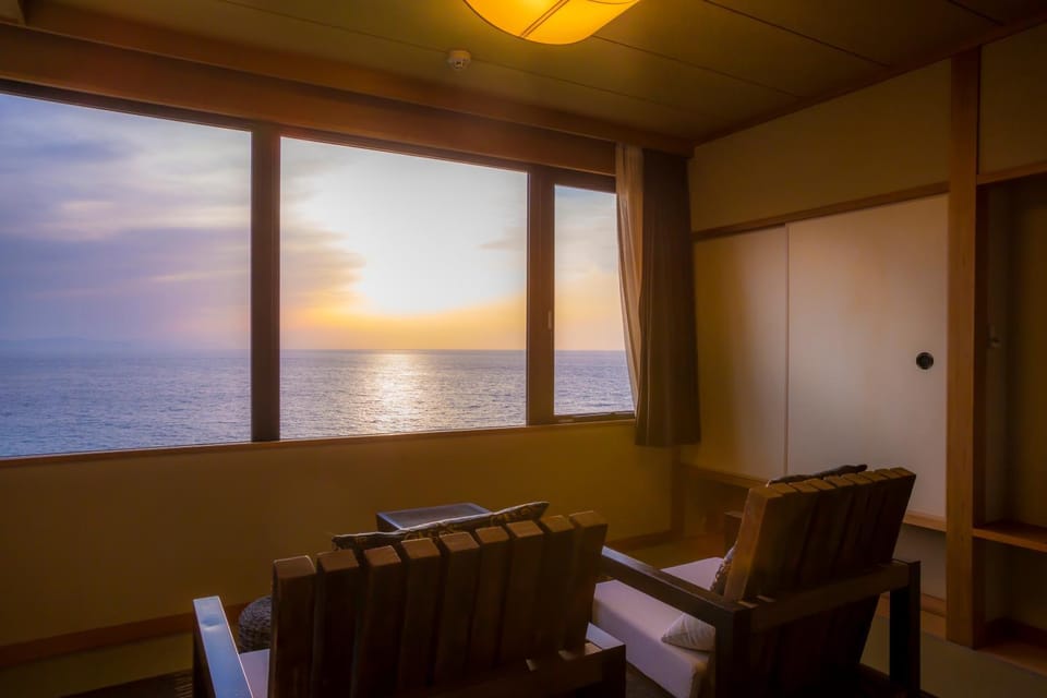 Photo of the whole room, Sea view, Sunset