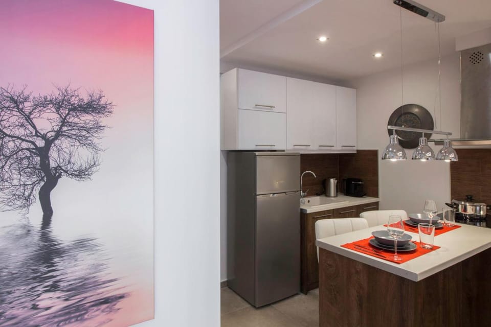 Coffee/tea facilities, Kitchen or kitchenette, Dining area