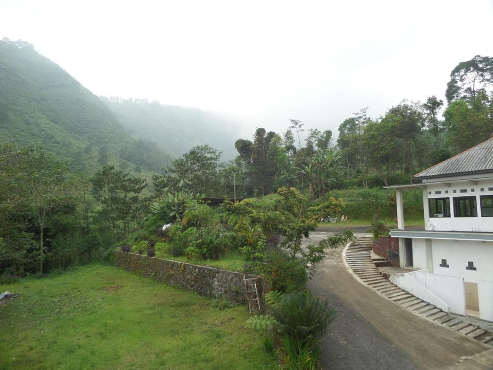 Property building, Day, Natural landscape, Mountain view, Area and facilities